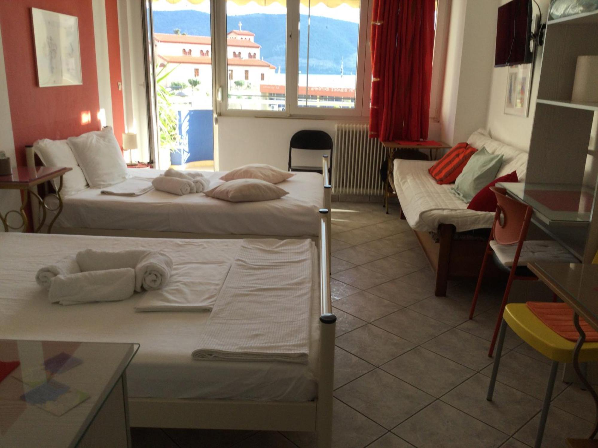 Maria'S Roomstudios Apartments Flats To Let Seaside Heart City Chantzara Spyropoulos إيغومينيتسا المظهر الخارجي الصورة