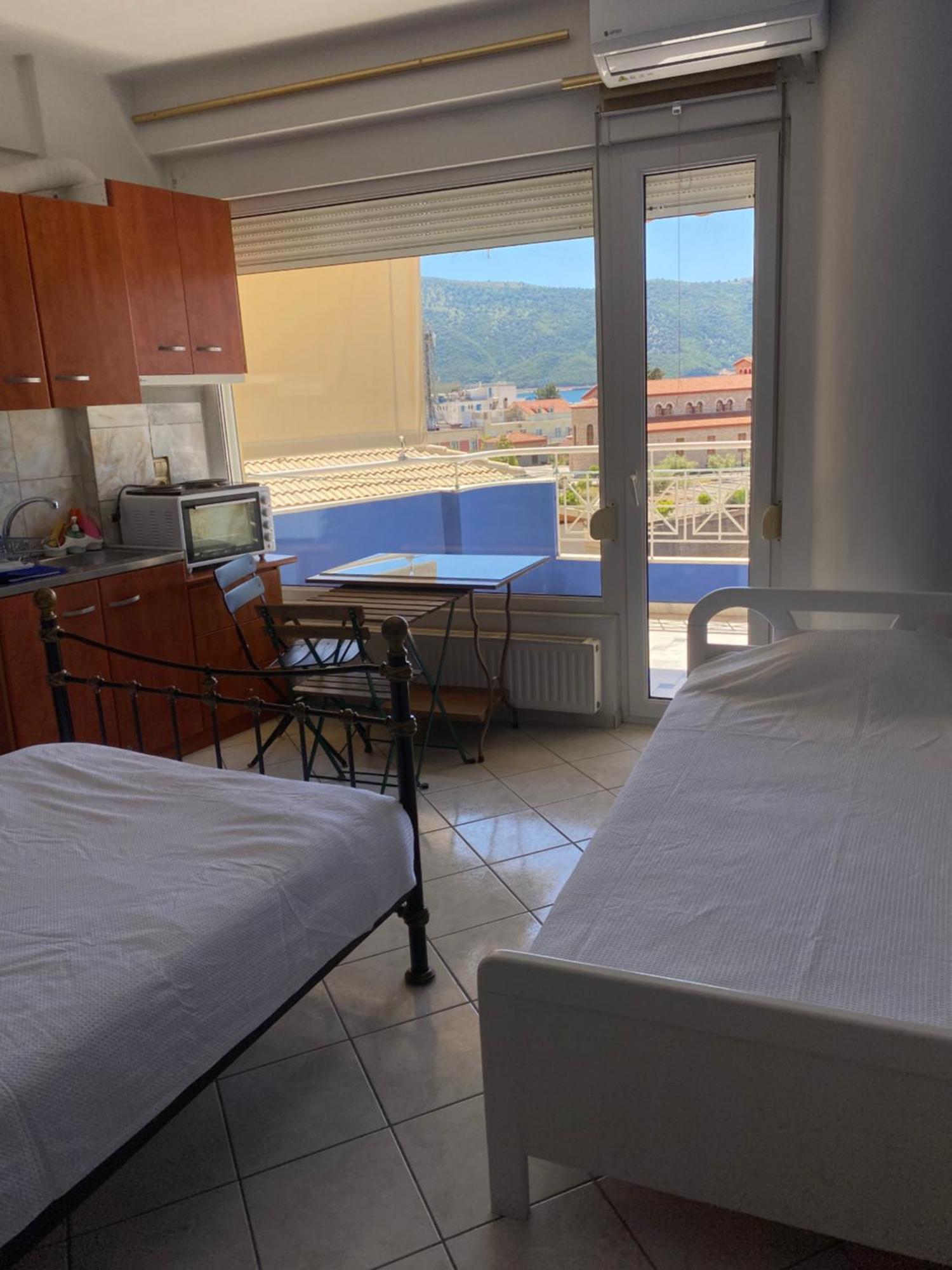 Maria'S Roomstudios Apartments Flats To Let Seaside Heart City Chantzara Spyropoulos إيغومينيتسا المظهر الخارجي الصورة