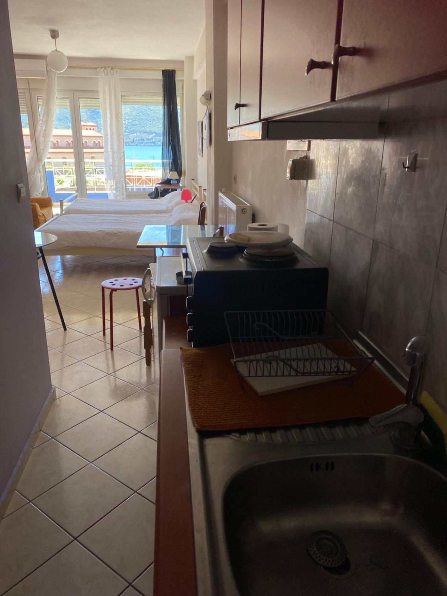 Maria'S Roomstudios Apartments Flats To Let Seaside Heart City Chantzara Spyropoulos إيغومينيتسا المظهر الخارجي الصورة