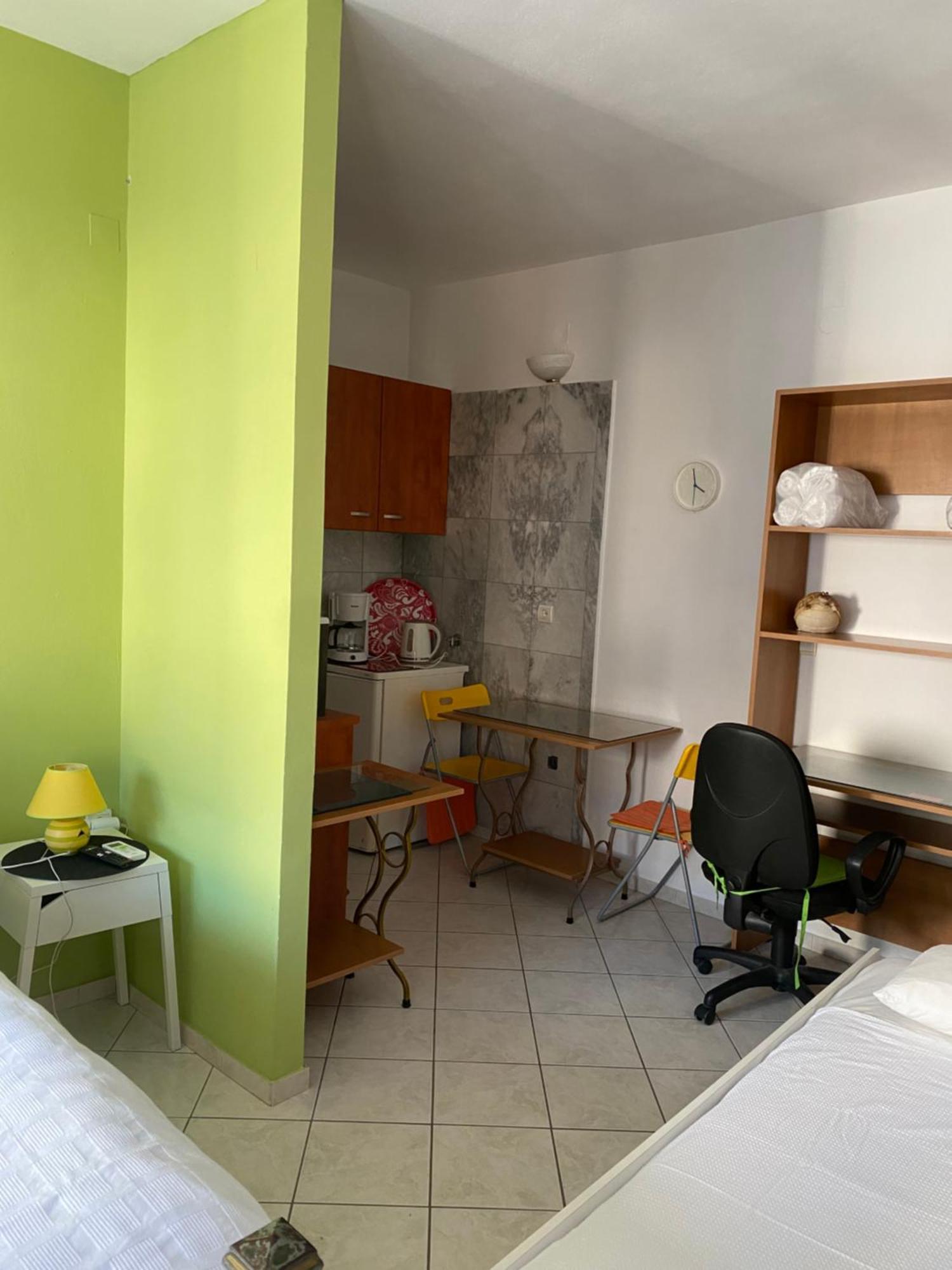 Maria'S Roomstudios Apartments Flats To Let Seaside Heart City Chantzara Spyropoulos إيغومينيتسا المظهر الخارجي الصورة