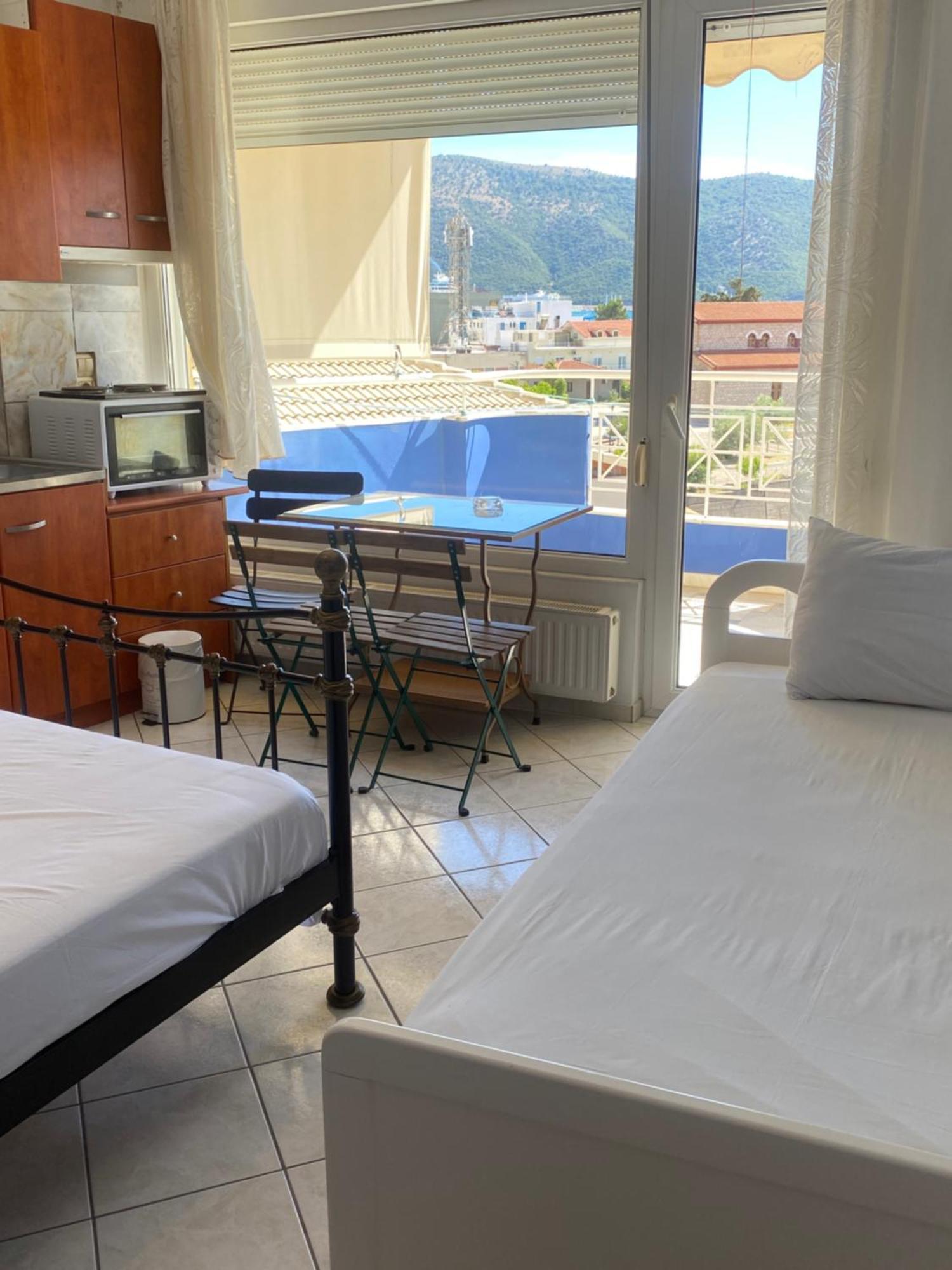 Maria'S Roomstudios Apartments Flats To Let Seaside Heart City Chantzara Spyropoulos إيغومينيتسا المظهر الخارجي الصورة